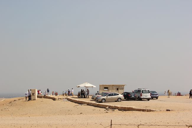 ここで撮影しまくります！<br />エジプシャンが撮ってあげようか？なんて言ってきますが、<br />それもすべてバクシーシ狙いのようです。<br />なのでイギリスからの観光客と撮影しあいっこしました。