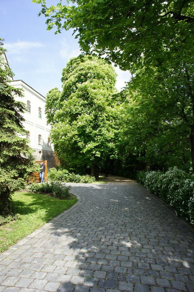 チケット売場は修道院から少し離れた場所にあります。