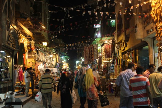 一応、ここが目抜き通りのようです。<br />ここも有名な観光地ということもあってか客引きが酷いです。<br />（しつこいのではなく、タチが悪いという意味で）