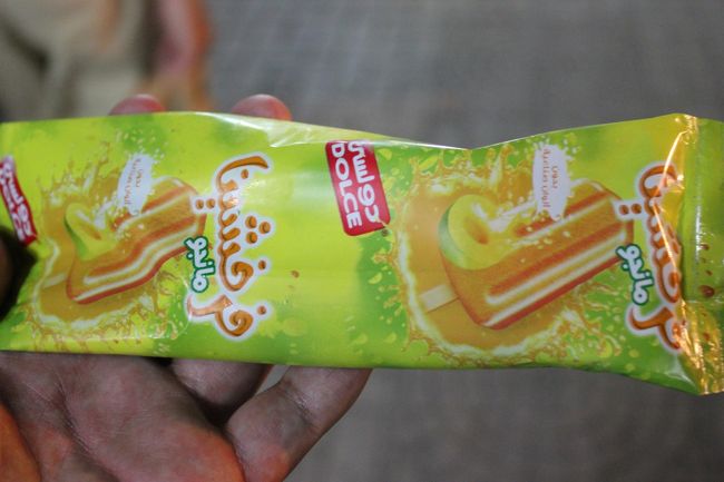 アイスを食べながら帰ります〜。<br />そして今晩は夜行列車でアスワンまで向かいます！<br />15時間近くの電車の旅、一体どんな電車なのでしょうか。