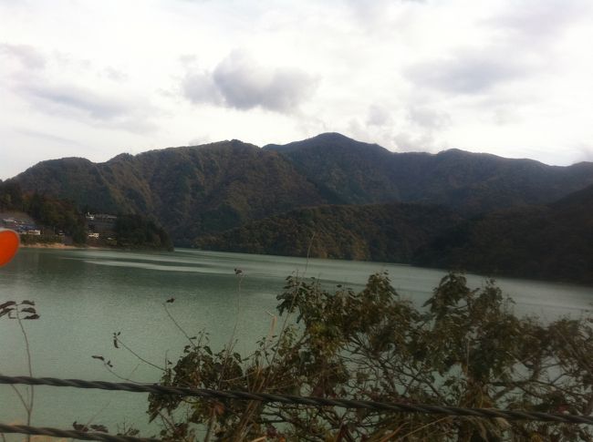 食欲を満たしたのでドライブ再開。<br />奥多摩湖を眺めながら山梨方面へ。