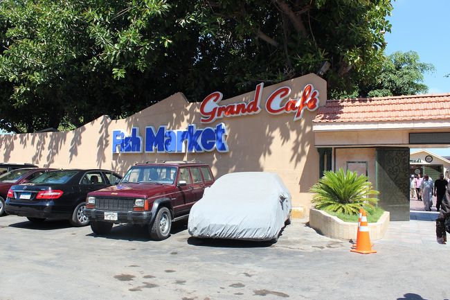 当然ながら食事はシーフードです。