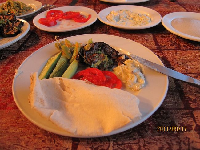 サラダも美味しい