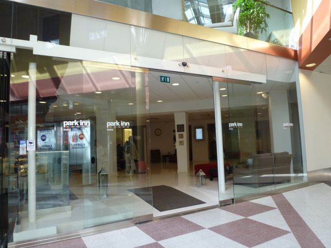 中央駅から５つ目のSolo centrumまでメトロで移動。<br />駅からホテルまでは、駅から続くアーケードの突きあたりにあります。<br />徒歩２分ほどでした。<br /><br />