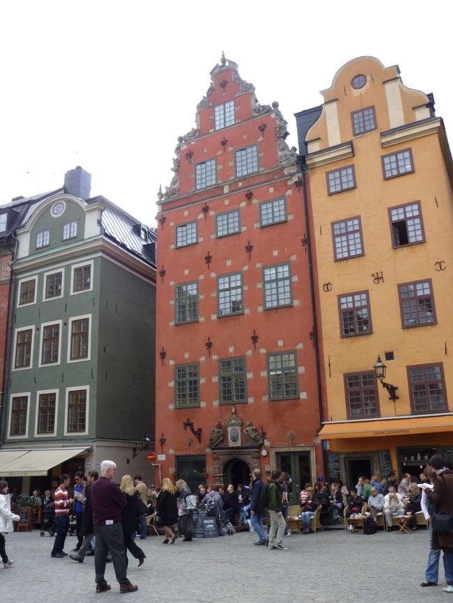 昨日、夕食を食べたカフェがある大広場に出ました。