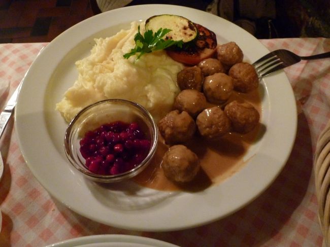 ミートボール。<br />ボリューム満点です。<br /><br />２品と飲み物で205SEKでした。