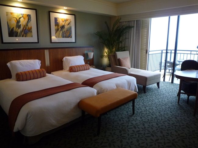 さて、無事ホテルに到着してチェックイン。<br /><br /><br />特に言われてなかったけど、当初予定した部屋より2ランクくらいアップグレードしてくれました♪<br />（たぶん、修学旅行生が前半と後半にいたからだとだと思います）<br /><br />最上階の海側です。