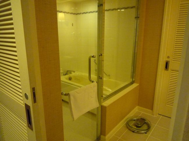 お風呂は湯船と洗い場がちゃんとあります