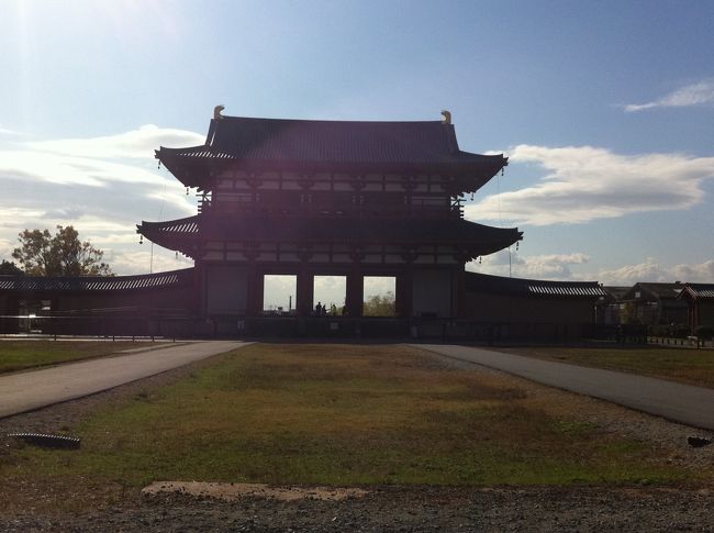 近鉄奈良駅から<br />近鉄電車とセットでついてた定期観光バスに乗って<br />平城宮跡へ。<br /><br />寒い！風が強くてとにかく寒いです＞＜