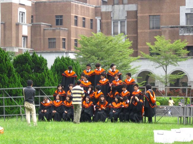 卒業写真の撮影中。