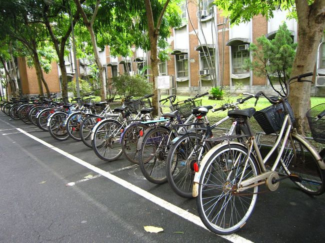 構内は自転車利用か徒歩らしいです。