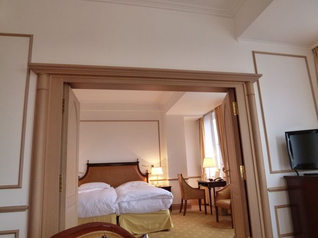 世界遺産ルクセンブルクの「Grand Hotel Cravat」のジュニアスイートルームでくつろぐ♪