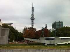 バス車内からの、名古屋テレビ塔。