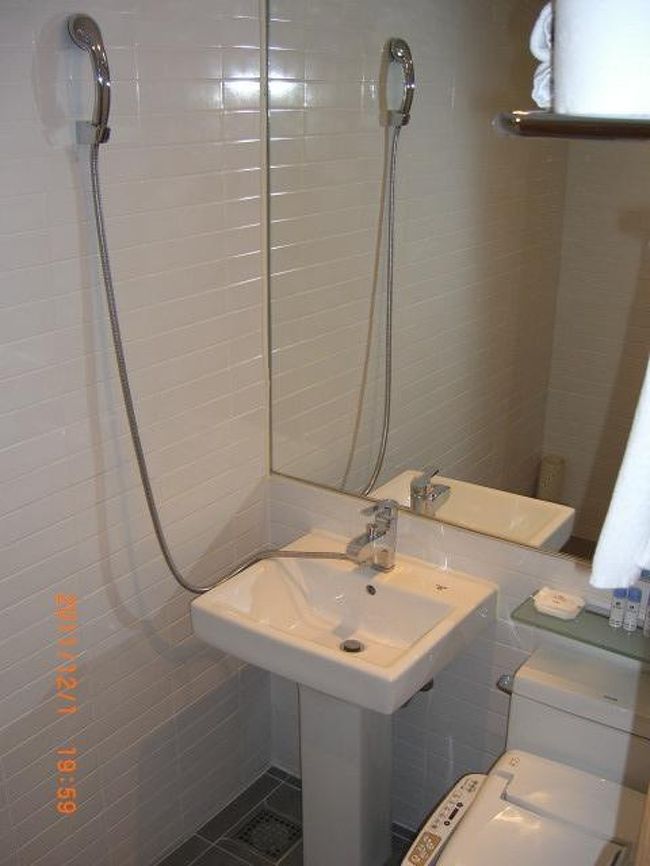 自分のマンションもアメリカン式なので、洗面・トイレとお風呂が同じ部屋にある事は気にしないけど、バスタブが無いのは気になった。