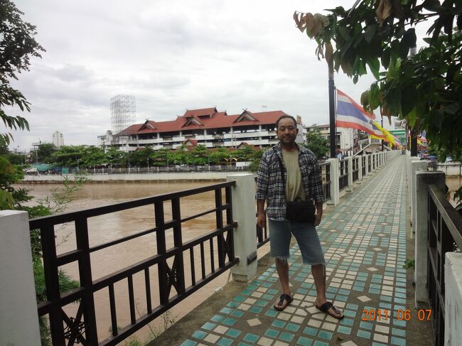 数少ない歩行者をゲットして写真をお願い。