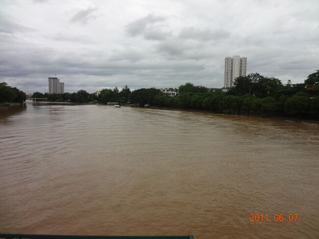 散発だけして（笑）また歩道橋を渡ってホテルへ。