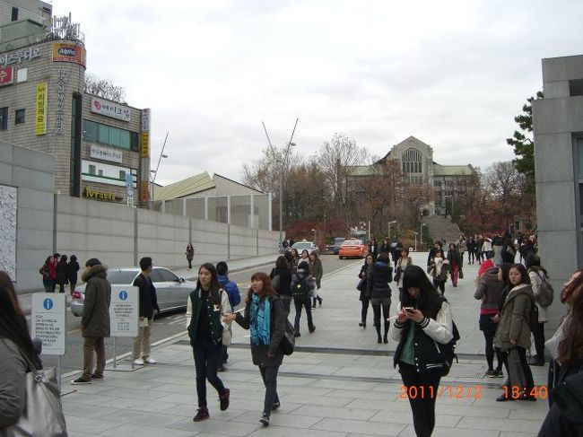 梨大前の街並み