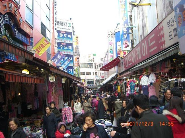 時間があったので、南大門市場へ来ました。<br />物凄い活気と人の多さにビックリ！