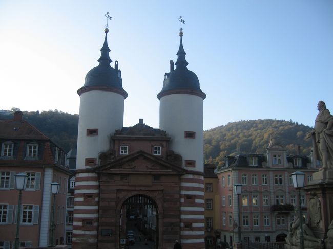 アルテ・ブリュッケの橋の袂にある<br />搭門です<br />かつては城門として使われていました