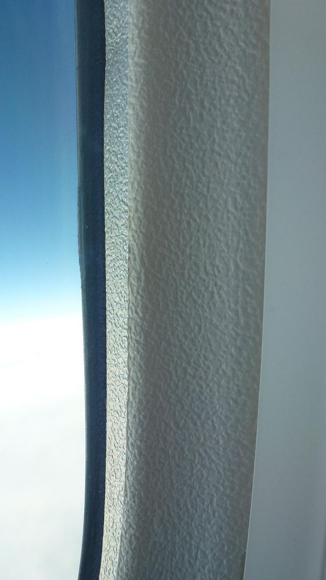 窓枠の内部も新素材なのでしょうか？