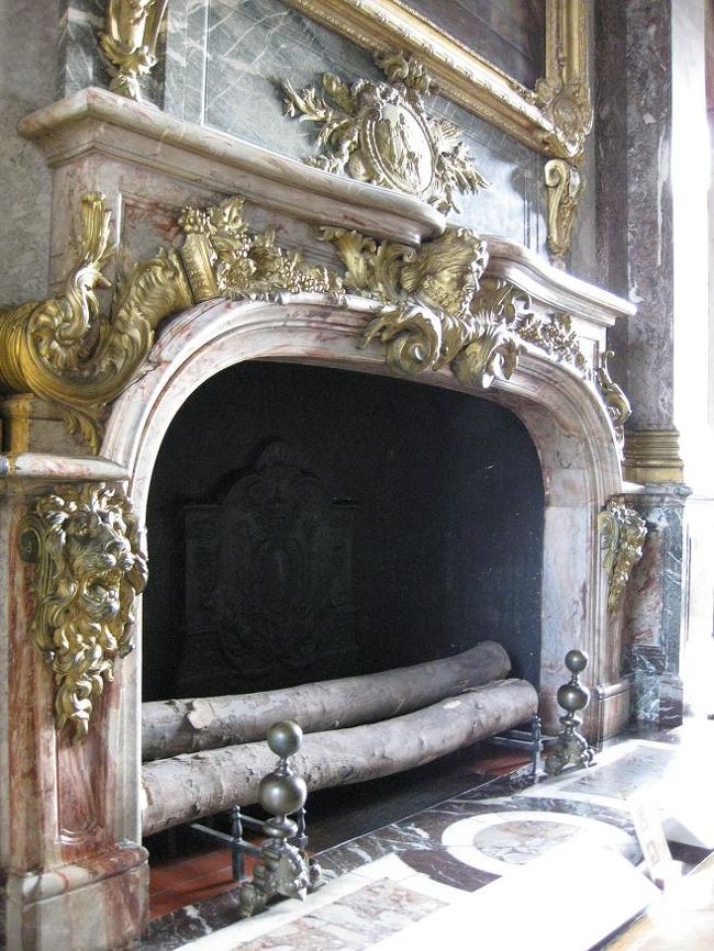 暖炉。<br />これだけ大きければ暖かいですね。