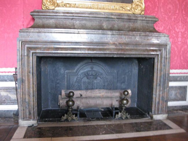 ここにも暖炉。
