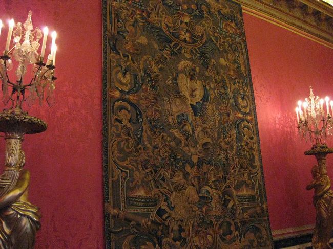 タペストリーもたくさんあります。