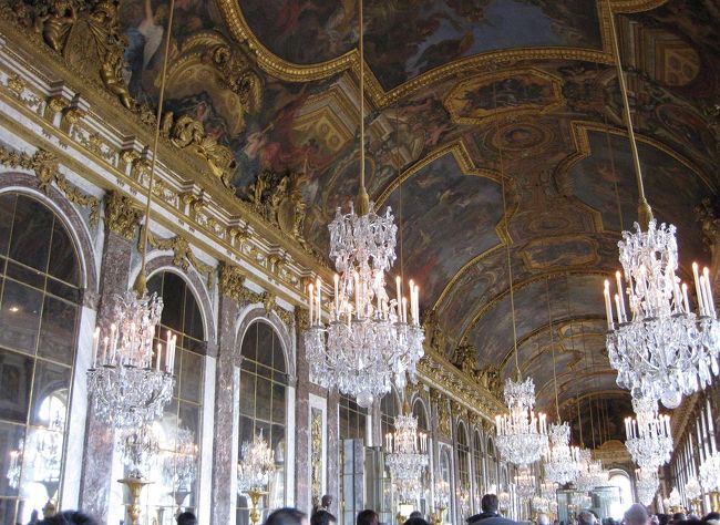 いよいよ鏡の間へ。