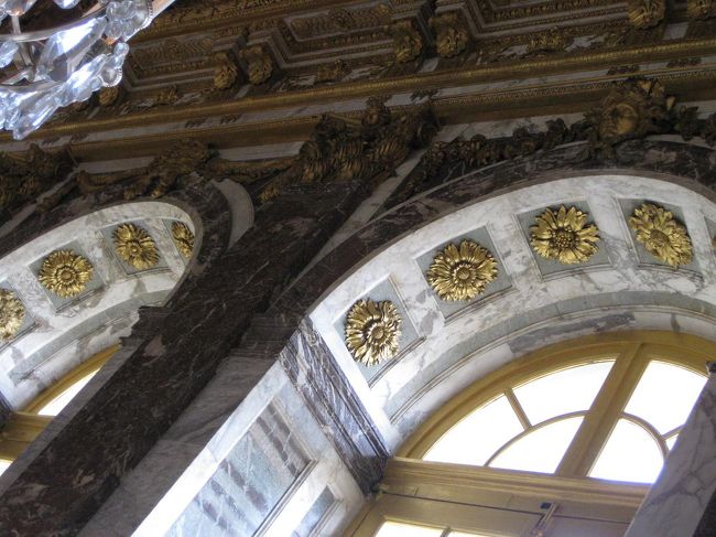 窓の縁も豪華。