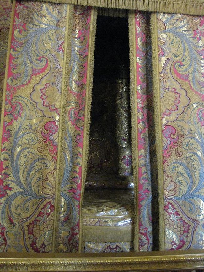 こんなに豪華じゃ寝られない（庶民）。