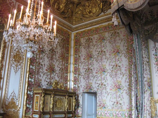 別室へ続く扉があります。