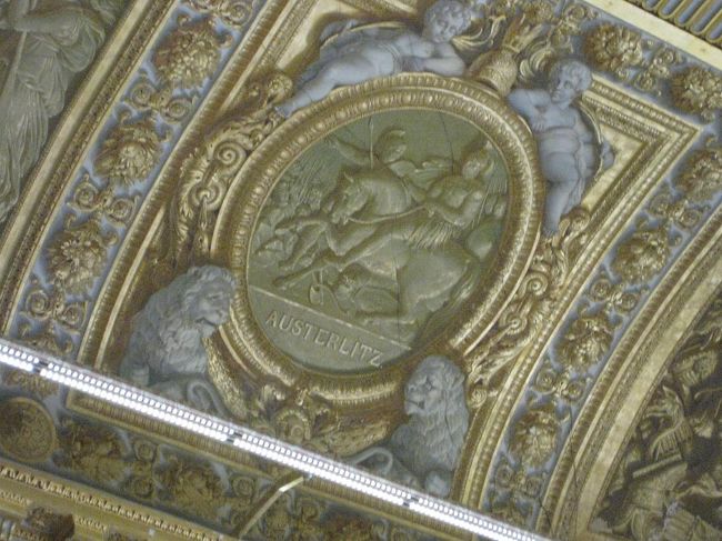 天井にも、ナポレオン関係の戦いなどが描かれていました。<br />アウステルリッツとか。