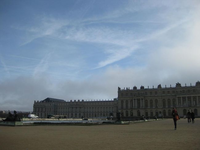 そろそろ集合時間なので戻ります。<br />今回、庭の中とかプチ・トリアノンなどが見られなかったのは残念ですが、ツアーなので仕方がないですね。<br />見るためには1日がかりでしょうし…次回はぜひ。