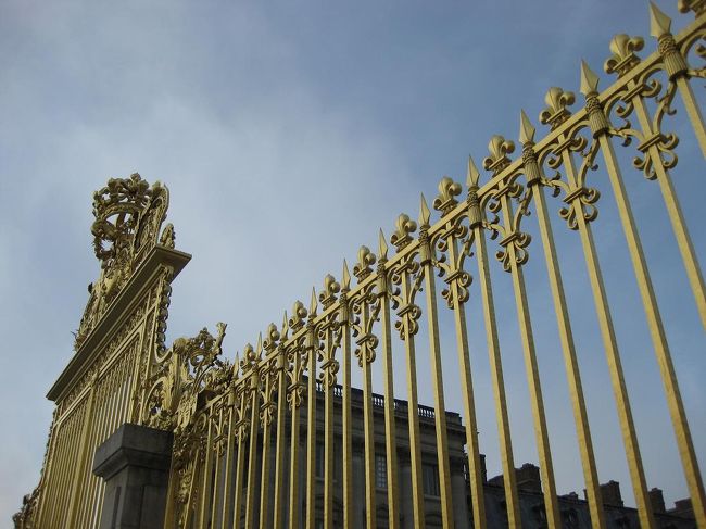 再びきらきらの門の前で集合し、昼食をとりに近くのレストランへ移動します。