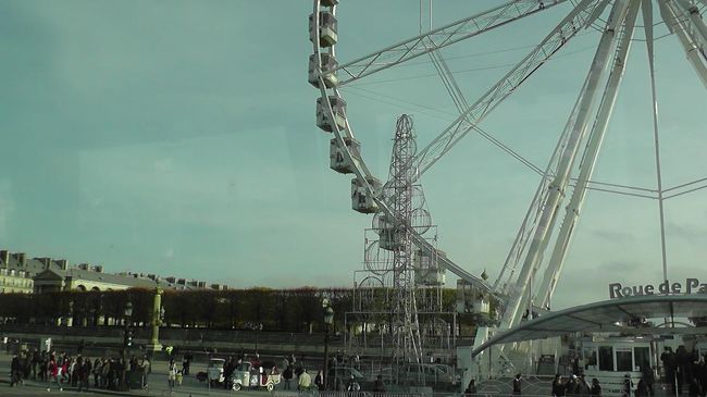 コンコルド広場も混んでいます。