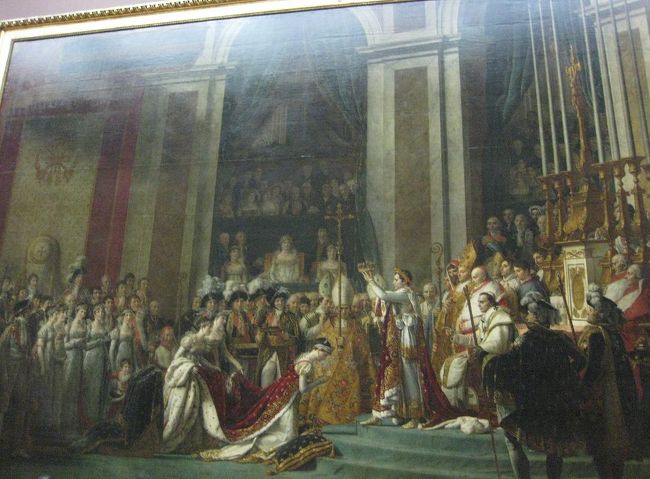 ナポレオン1世の戴冠。<br />ルーブルでも見てきたばかりです。<br />わかりやすい違いは、向かって左側の女性のドレスの色ですね。