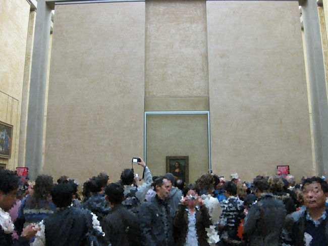 着きました。<br />レオナルド・ダ・ヴィンチの「モナ・リザ」。<br />どうやって辿り着いたのかはわかりません。<br />人だかりができています。<br /><br />午前中にここでスリにあった人があるという情報が周ってきました。<br />警戒しつつ、頑張ってできるだけ近づきます。