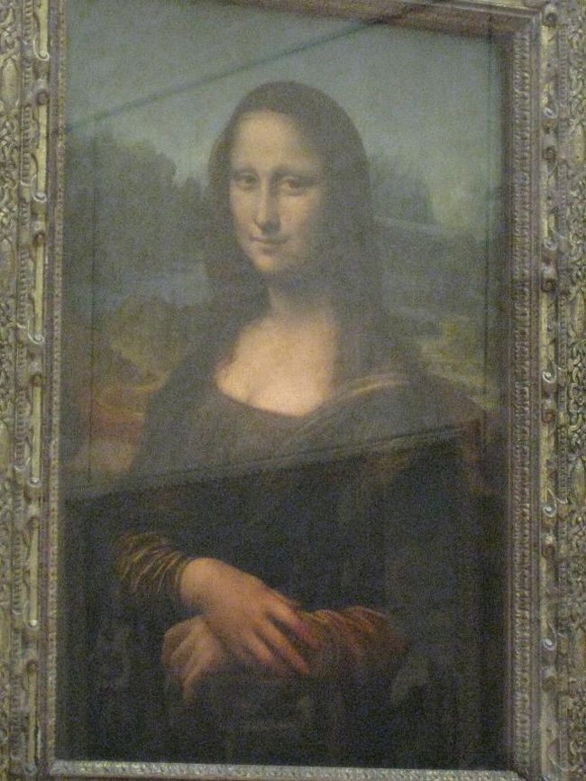 ズームで。<br />早々に人ごみから抜けだします。<br /><br />ダヴィンチコードに出てましたが、同じく出ていた「岩窟の聖母」はみられませんでした。<br />残念。<br />でも迷子にはなりたくないので諦めます。