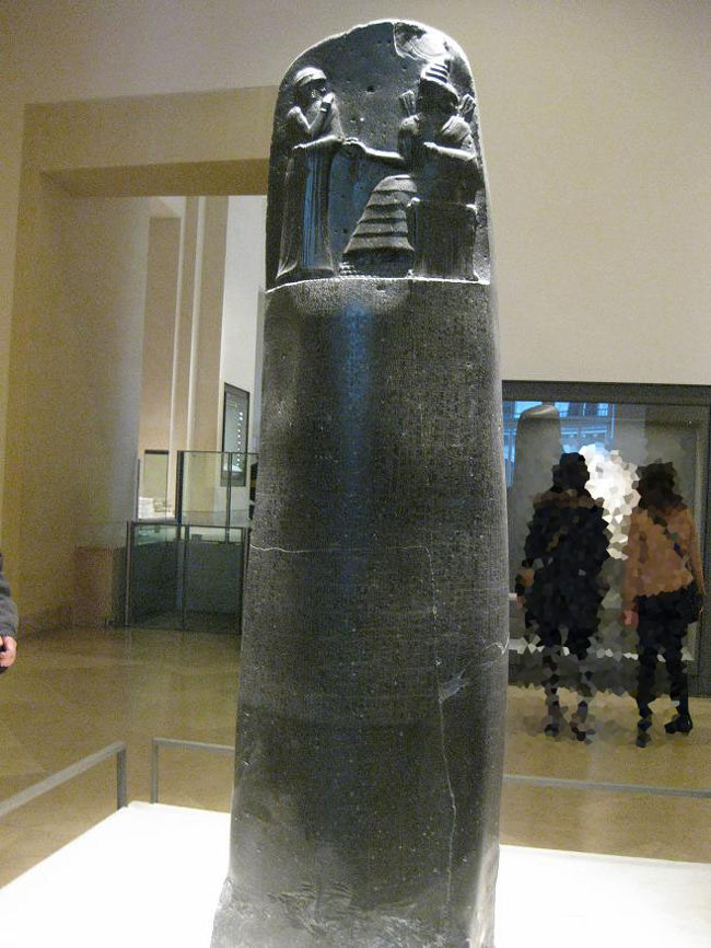 次に来たのは、「目には目を、歯には歯を」で有名なハンムラビ法典。