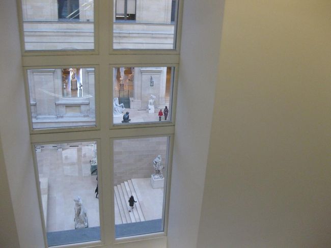 マルリーの中庭も見えます。