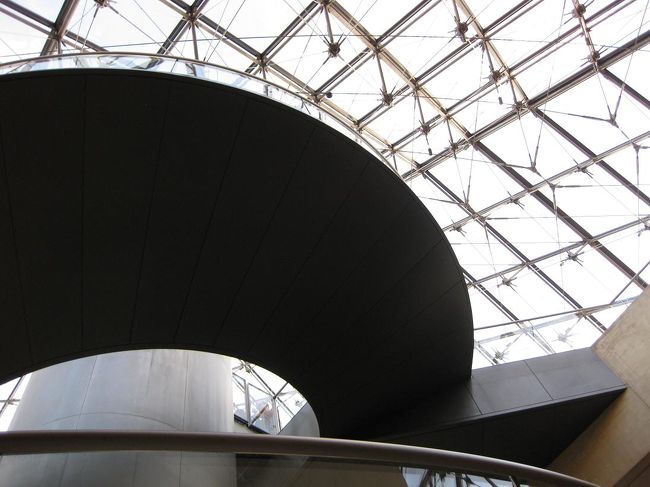 約2時間、歩き続けて疲れました…。<br />本当に広い。<br />もうひとつのグループが来るまで自由時間だったのですが、ベンチに座る人がほとんどでした（苦笑）