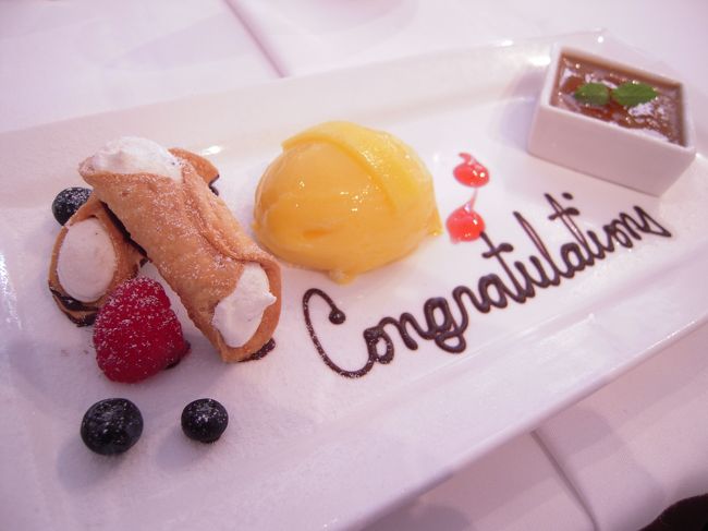 フレッシュマンゴーシャーベットとコナ産コーヒーブリュレ<br /><br />ブリュレ好きなのにー！<br />コーヒーだなんてショック。。。<br />（＞＜。。。<br />