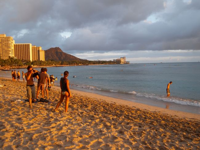 ダイヤモンドヘッド方面。<br />雲多いなぁ。。。<br />やな予感。。。