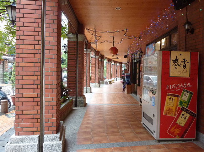 台北郊外にある鶯歌という陶器の街へ出かけます。<br /><br />詳細は別のブログへＵＰしました。<br />http://blog.livedoor.jp/qz2010il/archives/1388888.html<br /><br />