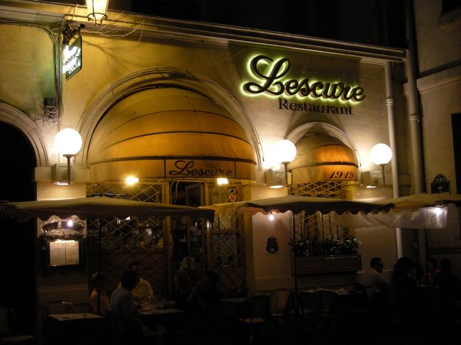 Lescure（ビストロ）<br /><br />メニューが読めない日が続いて、何でもいいけど食べたいものを頼みたいい・・・ってことで、ガイドブックで近くて英語メニューもある店を探していたら、<br /><br />「日本語メニューあり」<br /><br />これだ！っと、即決