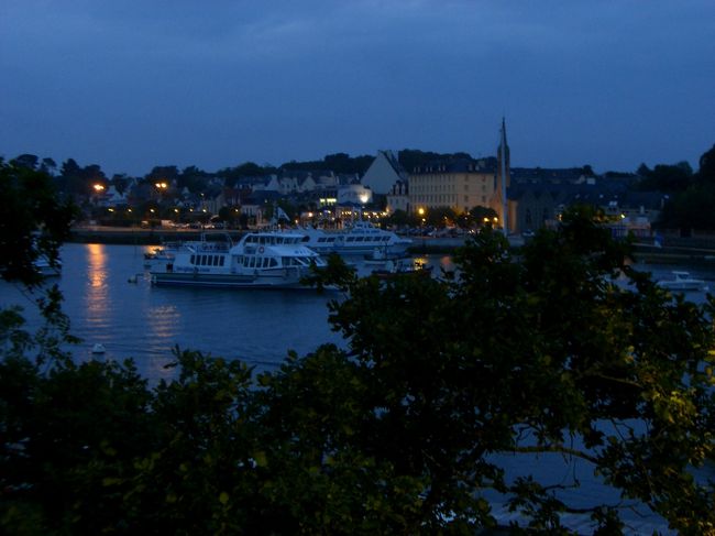 レストランは思いっきりシー・ビュー<br /><br />ようやく暮れて、いい感じ