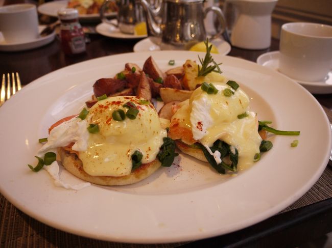 これが食べたかった！（≧▽≦）<br />高いけど、でもたまにはいいでしょ〜♪<br /><br />紅茶も一緒に頼んだけど、ティーパックってどうなのー・・・(-_-;)