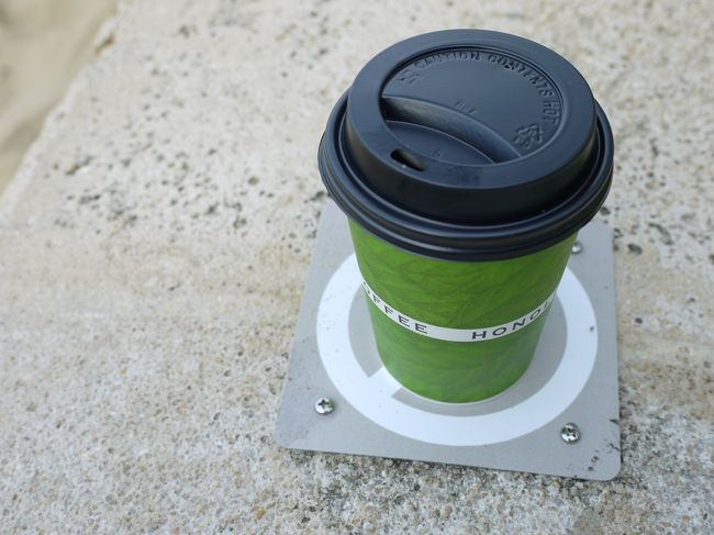 で、朝食の時は海が遠かったのでHonolulu Coffee Companyで紅茶を買ってビーチへ！ここでも紅茶はティーパック。。。次からは絶対ABCで飲み物買ってやる！！！