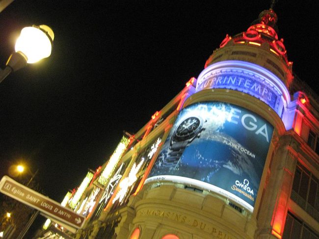 18:15頃。<br />人波にもまれながら、お隣のプランタンへ。