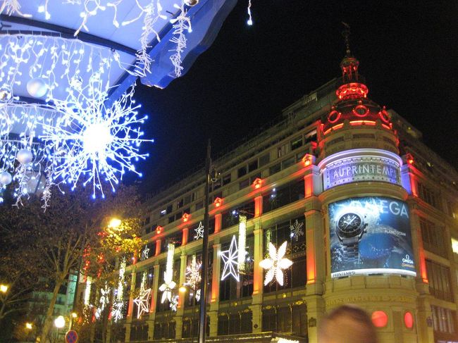 プランタンも中に入ればよかったのですが、旅にあるまじき「もういいや…」の気分になってしまい、外見のみの見学でした。<br />今思えばもったいないですが、あのときは本当にあの人の多さに圧倒されてしまったのでした。